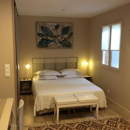 Chez Elles 2 Bed and Breakfast Caumont-sur-Durance Εξωτερικό φωτογραφία