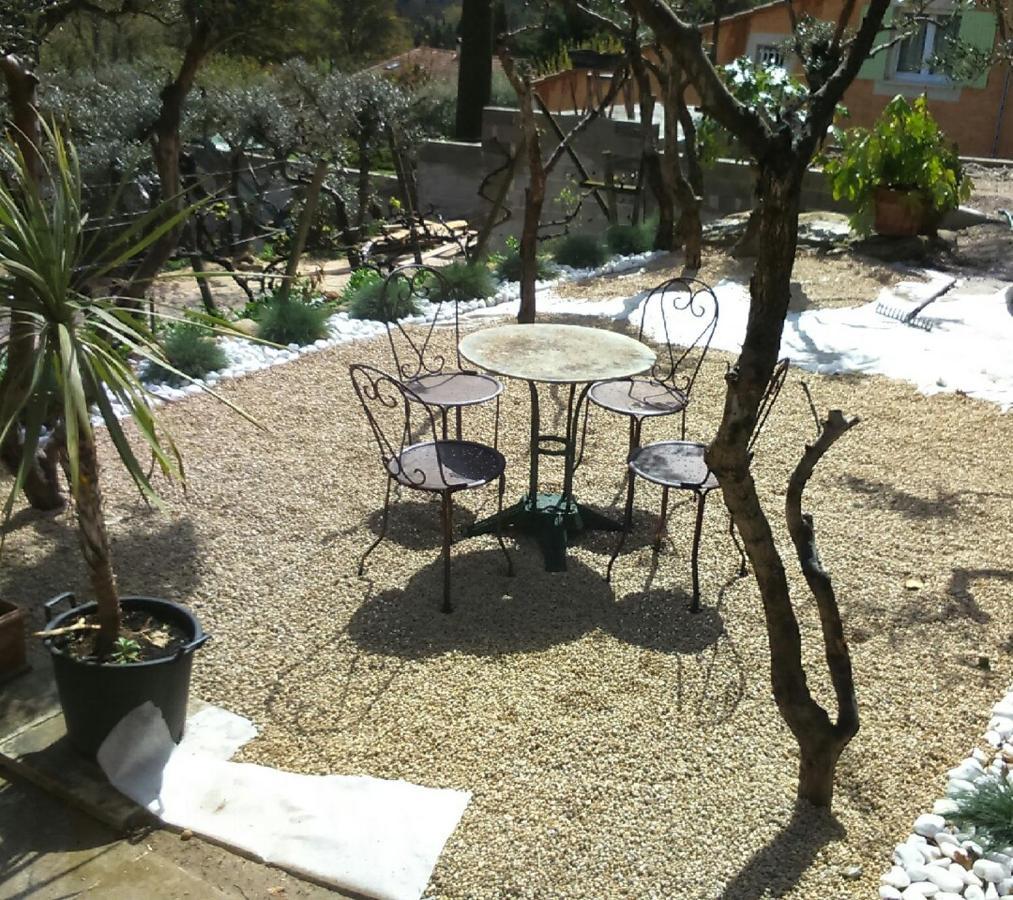 Chez Elles 2 Bed and Breakfast Caumont-sur-Durance Εξωτερικό φωτογραφία