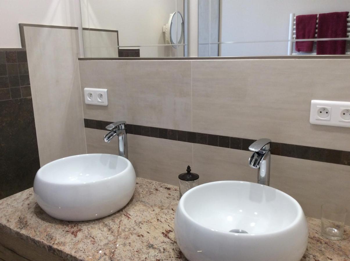 Chez Elles 2 Bed and Breakfast Caumont-sur-Durance Εξωτερικό φωτογραφία